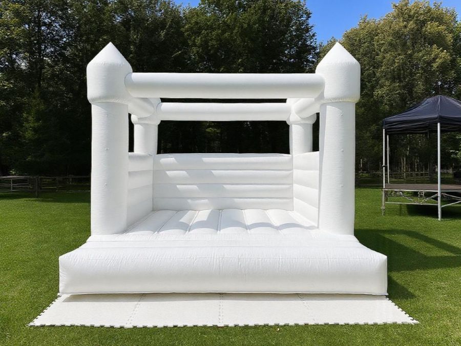 Белый надувной батут 4,5х4,5м